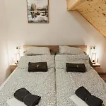 Bogi Kucko, Pensionat 4*